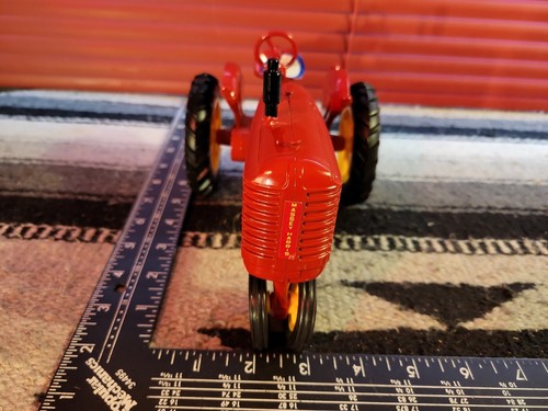 Massey Harris 44 1/16 Diecast Farm Tractor Replica Collectible By Scale Models - Bild 7 von 9