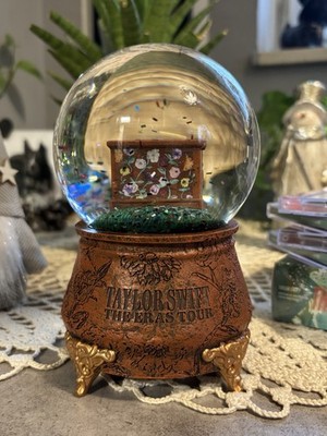    Taylor Swift Piano Snowglobe Eras Tour    Neu OVP