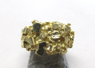Gorgeous Heavy Duty Mens 14k Solid Gold Nugget Ring Size 9.25 with NO RESERVE