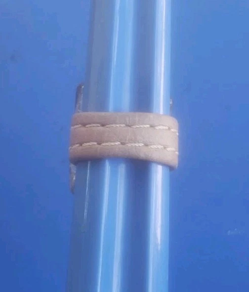 Anillo de banda artesanal vintage de cuero tostado con vidrio multicolor. Talla 8 Foto 4 de 4