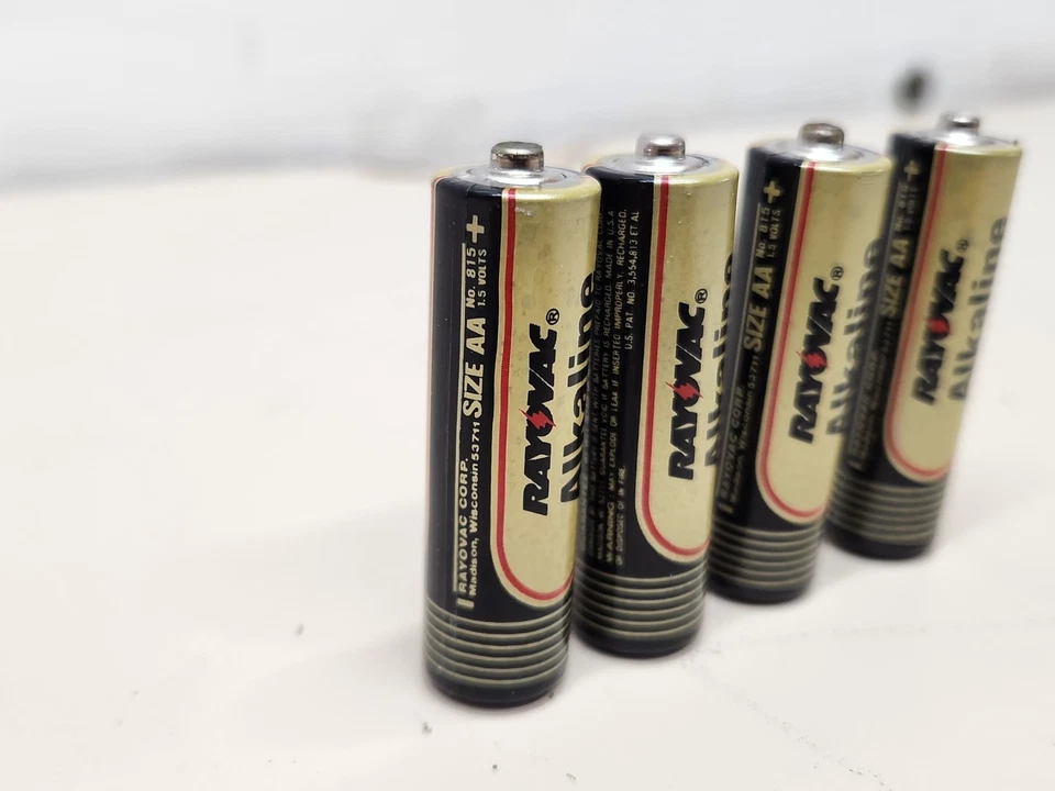 Lote de (4) Pilas Alcalinas Rayovac Tamaño AA De Colección Propósitos de Pantalla Solo Muertas Foto 2 de 4