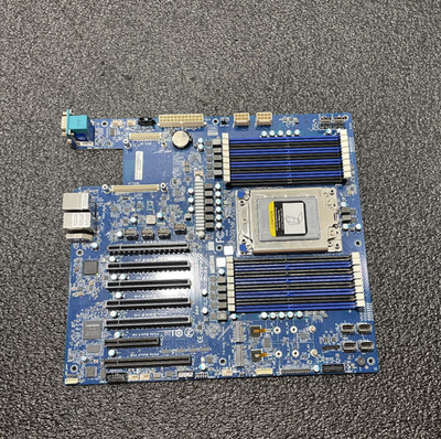 GIGABYTE MZ32-AR0 Server Motherbroad