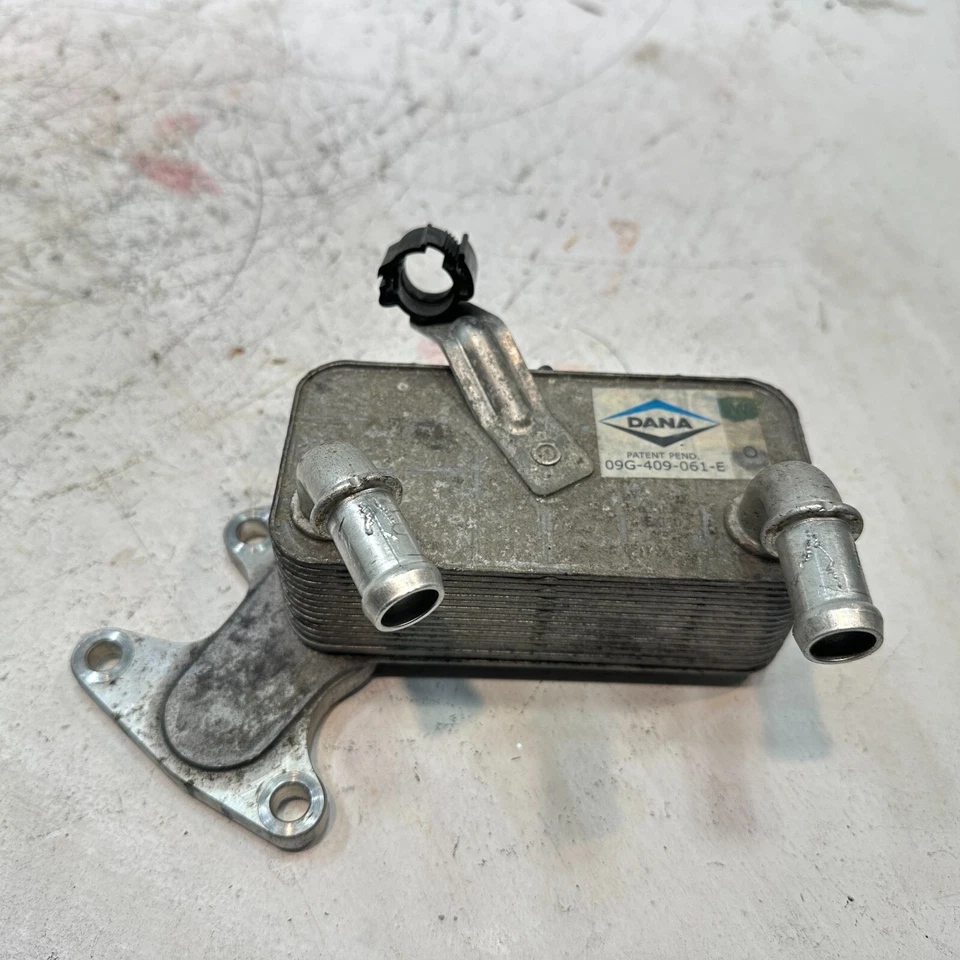 Volkswagen Passat 2015-2022 2,0 L transmisión automática enfriador de aceite OEM Foto 2 de 4