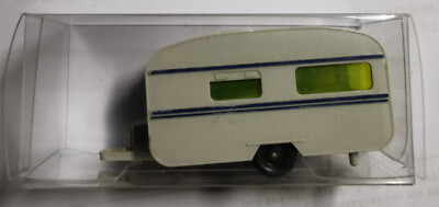 Wiking Modell 1:87 Wohnwagen Knaus weiß mit blauen Streifen gelbe Verglasung