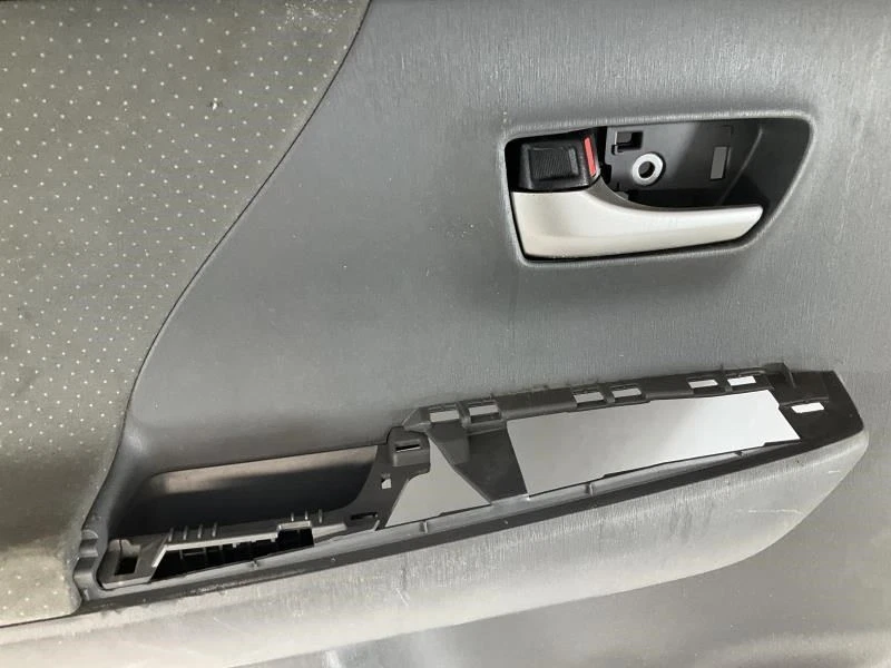 Painel interno traseiro esquerdo para guarnição da porta do motorista Toyota Prius V 13-14 Q - Imagem 3 de 4