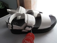New Girls Wonder Nation Fashion Flatform Sandals Size 6 White Glitter Buckles