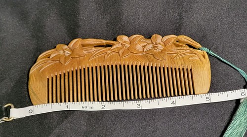 Carved Double-Sided Sandalwood Fine Tooth Comb with Tassel - Picture 4 of 6
