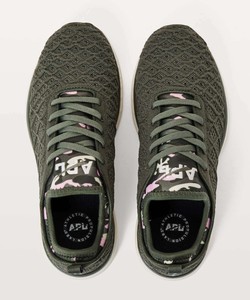 apl women's techloom phantom shoe