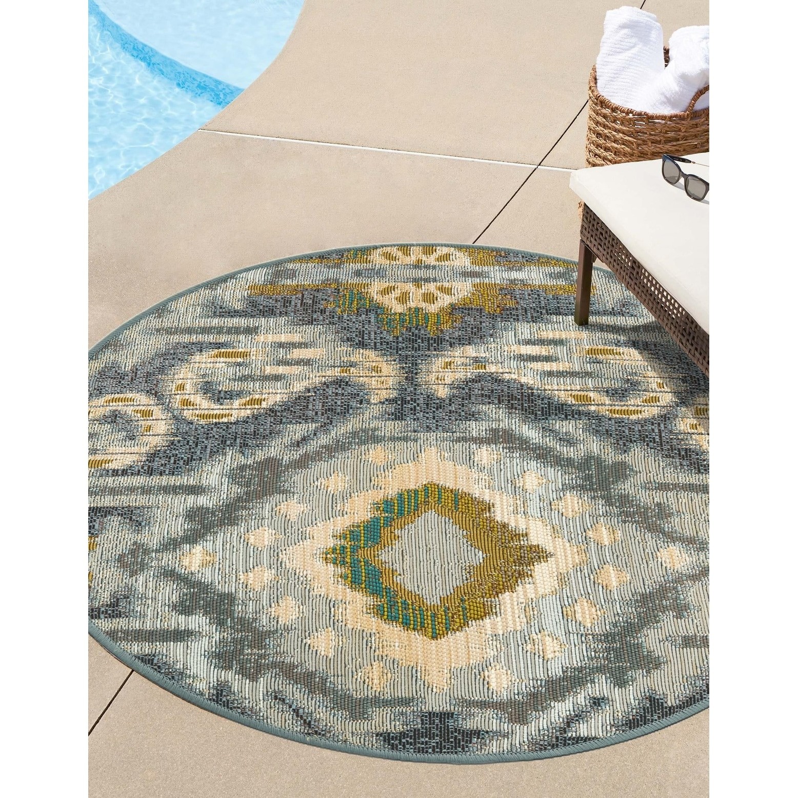 Outdoor Ucul Collection Durable Area Rug for Patio and Garden