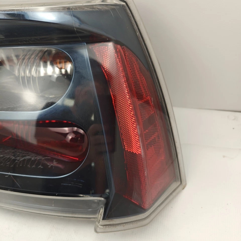 Luz trasera derecha lado pasajero MITSUBISHI GALANT GTS 2004-2008 Foto 4 de 4