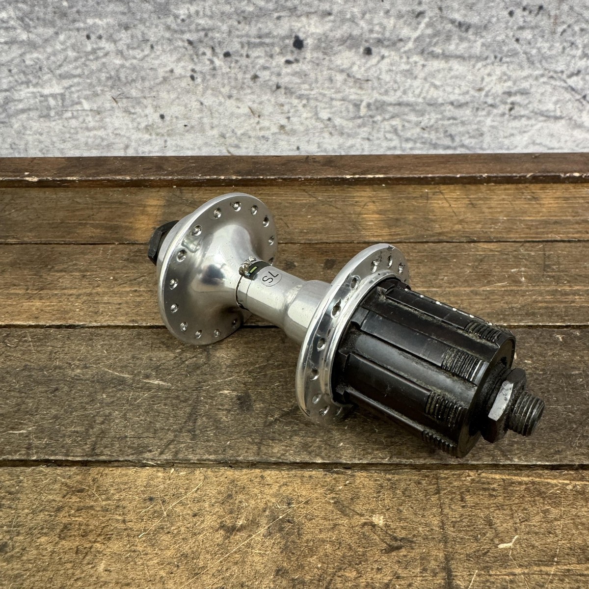 Vintage Shimano 600 UNIGLIDE FH-6400 Rear Hub 32H 126mm 7s