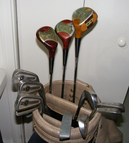 Vintage Mens Golf Set - 12 Clubs: Spalding woods + irons + putter; Hogan bag - Picture 4 of 14