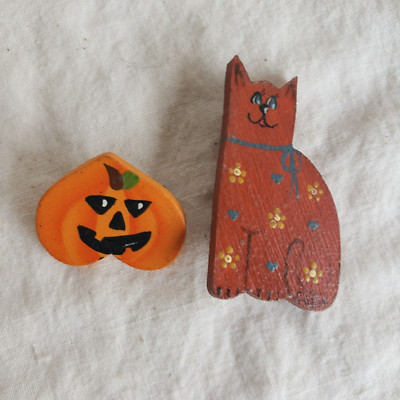 Cute Set Festive Fall Pins Kitty Cat Pumpkin Hand Painted & Signed  1'' & 2''