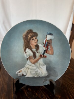 CLARA AND NUTCRACKER  Plate The Nutcracker Ballet Shell Fisher Viletta China