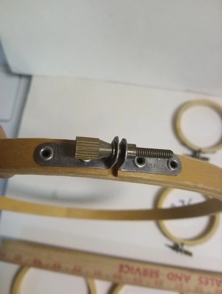 12- Round Wood Embroidery Hoops Cross Stitch Screw Tension,1-7,3-6,1-5,3-4,4-3" - Image 3 of 4