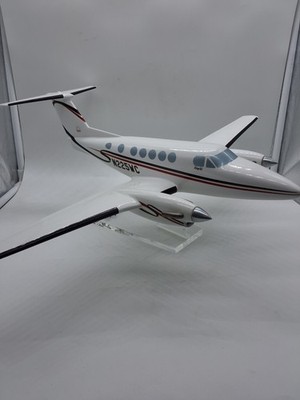 Beechcraft King Air B200 1/32 20'' Wingspan Mahogany Factory Direct Model w/stand