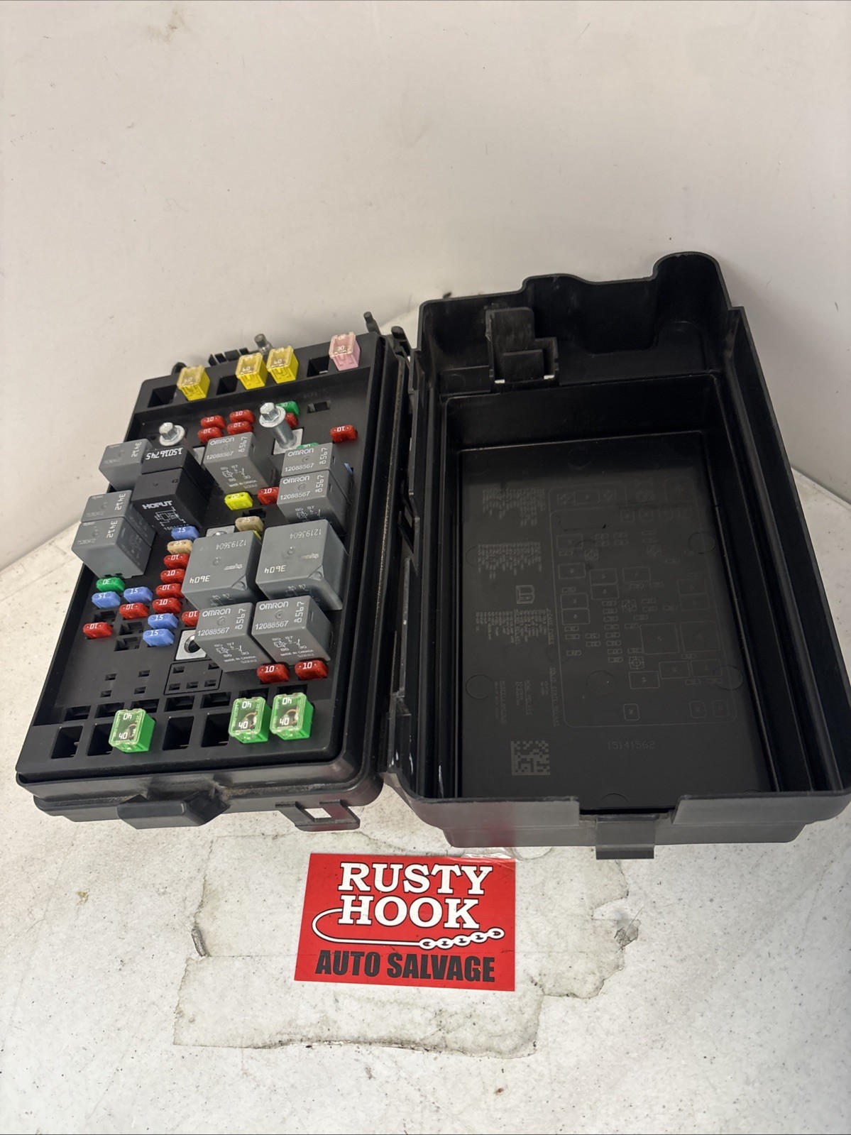 2006 Chevy Trailblazer Engine Junction Block Fuse Box And LID 15141557