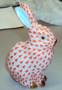 Herend Raspberry Fishnet Large Bunny Rabbit 5327 Porcelain China Mint Condition