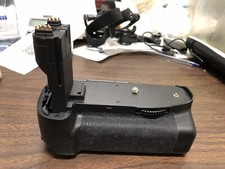 Neewer Model NW-7DL Pro Grip Battery