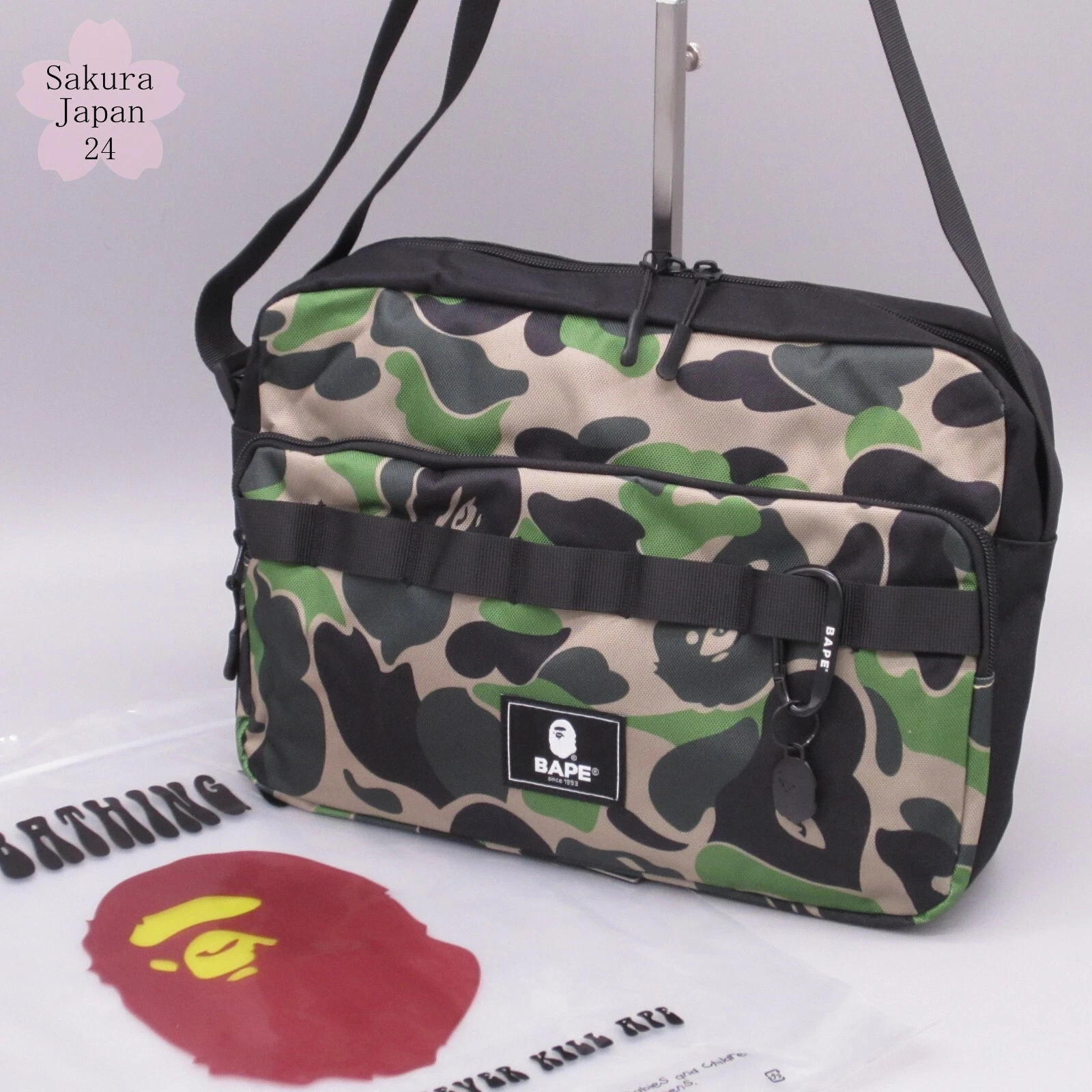 A BATHING APE (BAPE) Borsa a tracolla mimetica BAPE A Bathing Ape con moschettone 2021 rivista AW omaggio