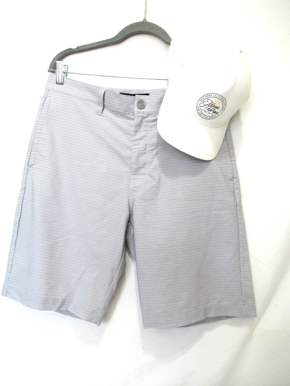 Travis Mathew Gray Striped Performance Golf Shorts Sz 32 White Flex-Fit Hat S/M