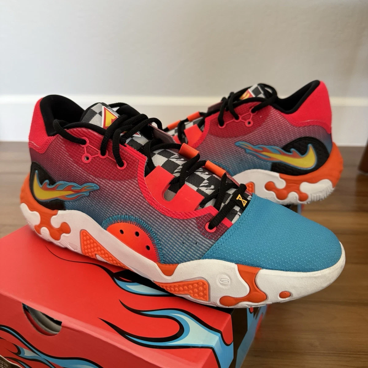 Preços baixos em Nike PG 6 NRG EP x Hot Wheels Black/Laser Blue