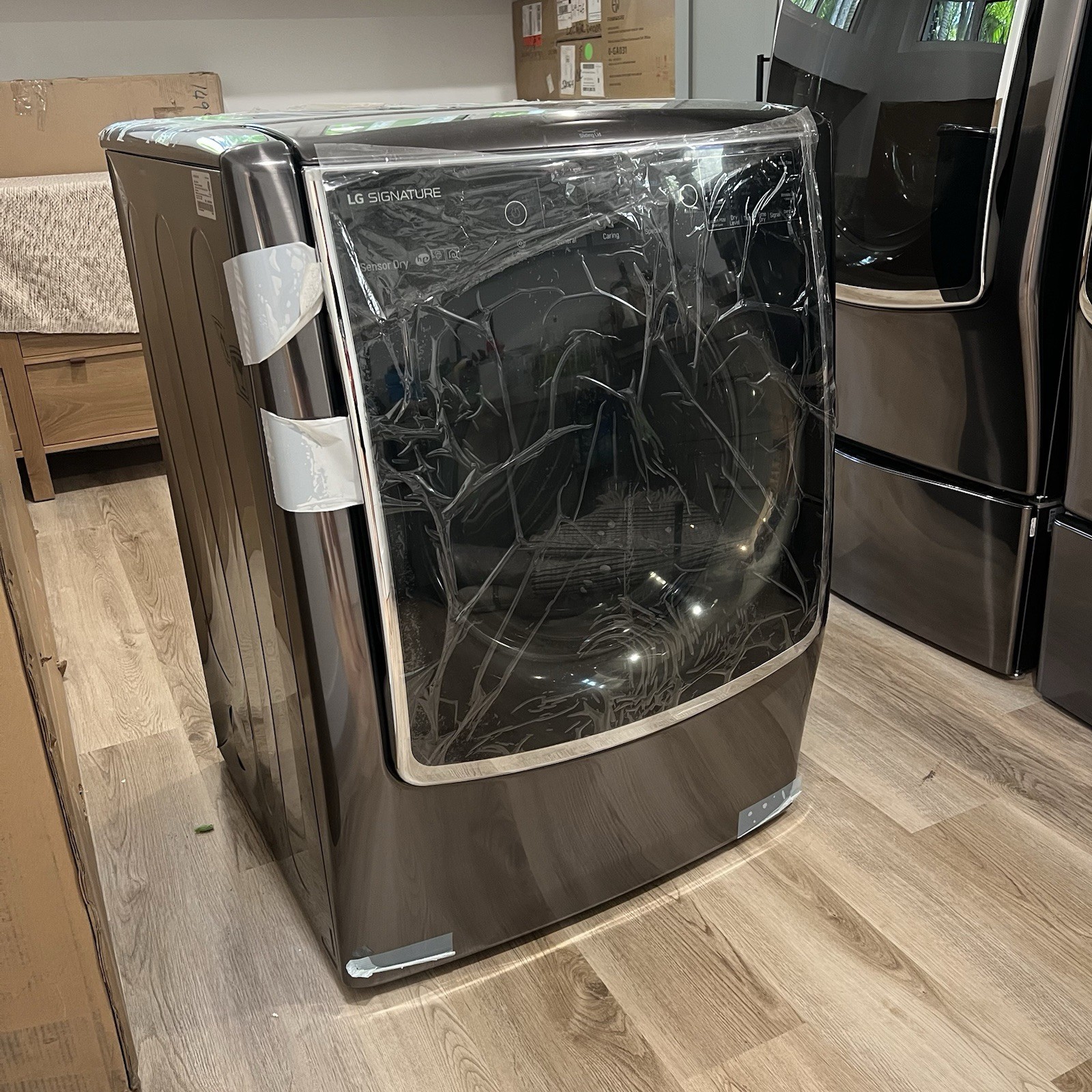 LG SIGNATURE 9.0 Mega Capacity TurboSteam Electric Dryer DLEX9500K 