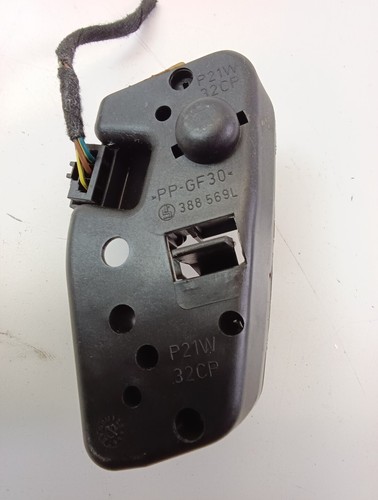2004 BMW 325Xi 325 XI CENTER TRUNK TAILLIGHT LIGHT SOCKET PASSENGER RIGHT RH - Picture 9 of 9
