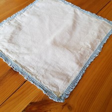 altes Stofftaschentuch Taschentuch wei&szlig; hellblau Stickerei Vintage