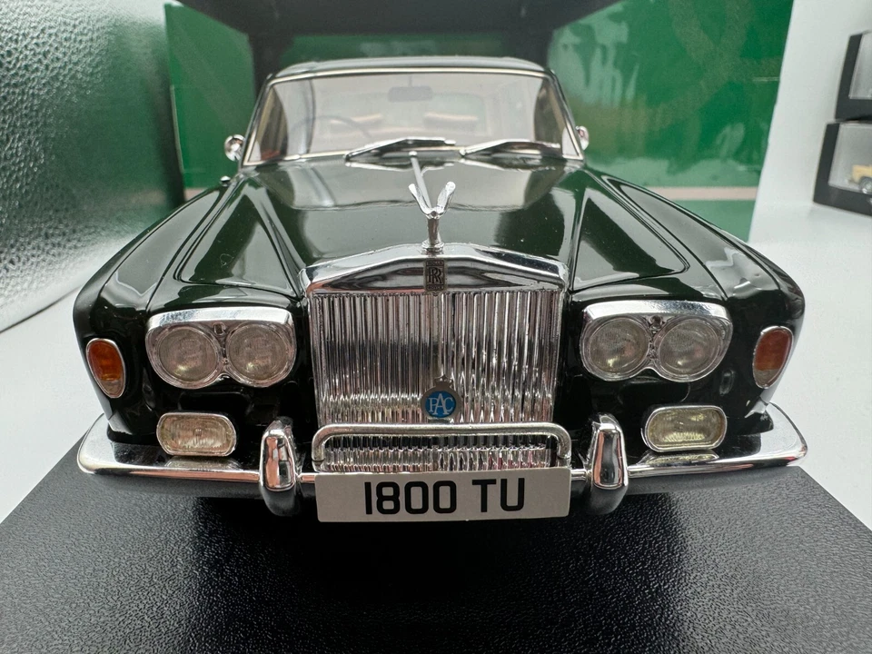 Cult 1/18 Rolls Royce Silver Shadow 1975 #B02 Green (Small scratches) - Image 3 of 4