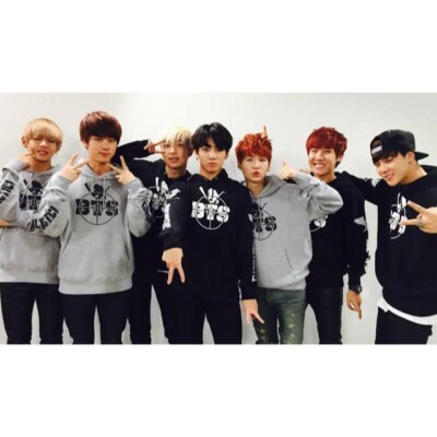 SANTASTIC! - BTS SANTASTIC！ 公式コラボパーカー BTS 防弾少年団 SANTASTIC! コラボ パーカー - メルカリ