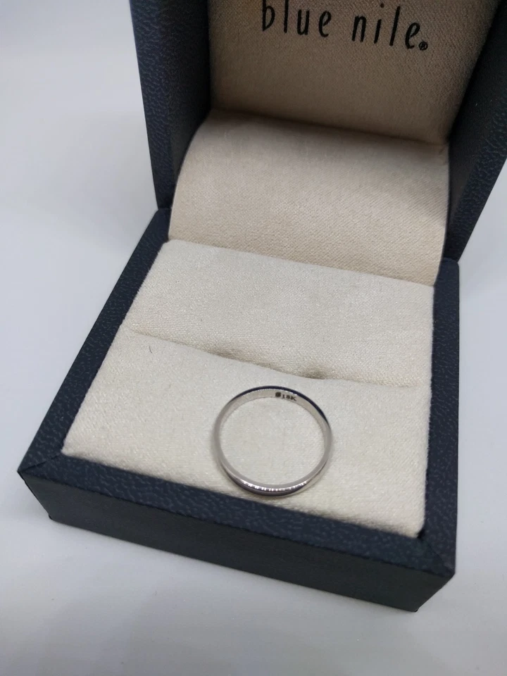 Alianza de boda de oro blanco de 18 quilates Blue Nile 2 mm - talla 4 - con caja Foto 2 de 3