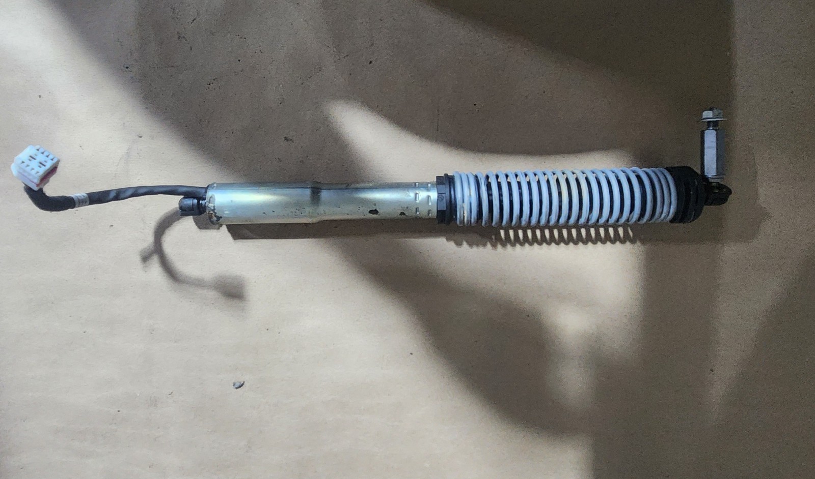 2013-2023 MASERATI GHIBLI TRUNK SHOCK STRUT LIFT CYLINDER SPRING OEM 670102993