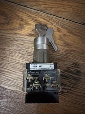 ALLEN BRADLEY 800H-HK33 SER.B SELECTOR SWITCH W/KEY NSNP