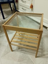 Tavolino con ripiano in vetro Ikea