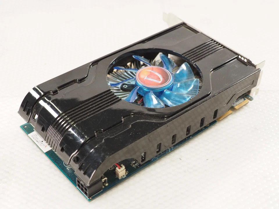 VisionTek Radeon HD 6770 67701G4portR2 1GB PCI Express 2.1 x16 Graphics Card - Image 4 of 4