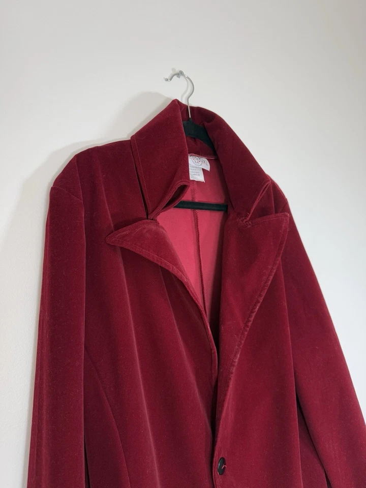 Charades Deep Red Velvet Trench Coat Size Large High Collar Dramatic Costume - Image 2 of 4