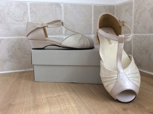 cream wide fit sandals