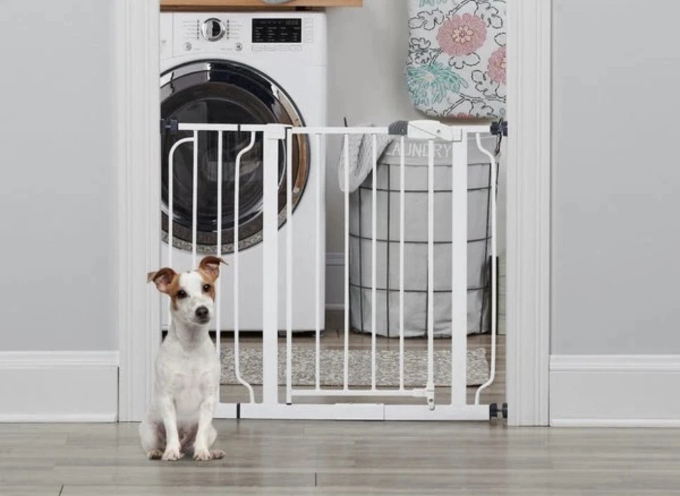 Puerta para bebé Regalo de 38,5 pulgadas fácil paso a través  Foto 3 de 4