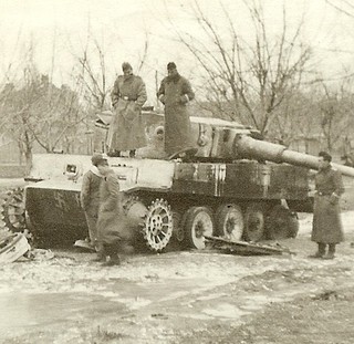 RARE! German Panzermen w/ Recovered KO'd Pzkw.VI TIGER Panzer Tank in Winter