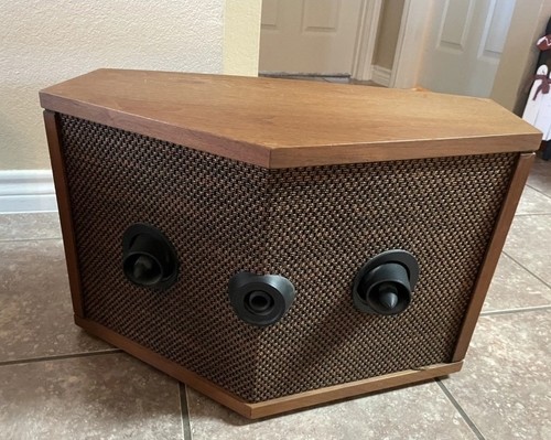 Bose 901 Vintage Wood Cabinet Speakers Pair,w/Matching Tulip Stands,& equalizer