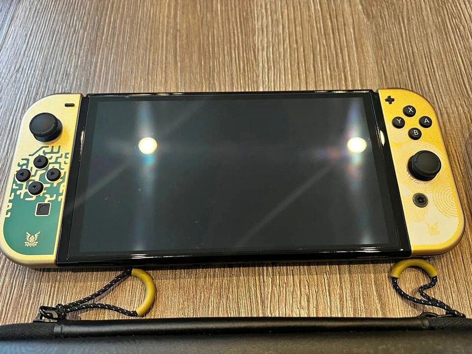 Foto 2 van Nintendo Switch OLED Zelda Bundle