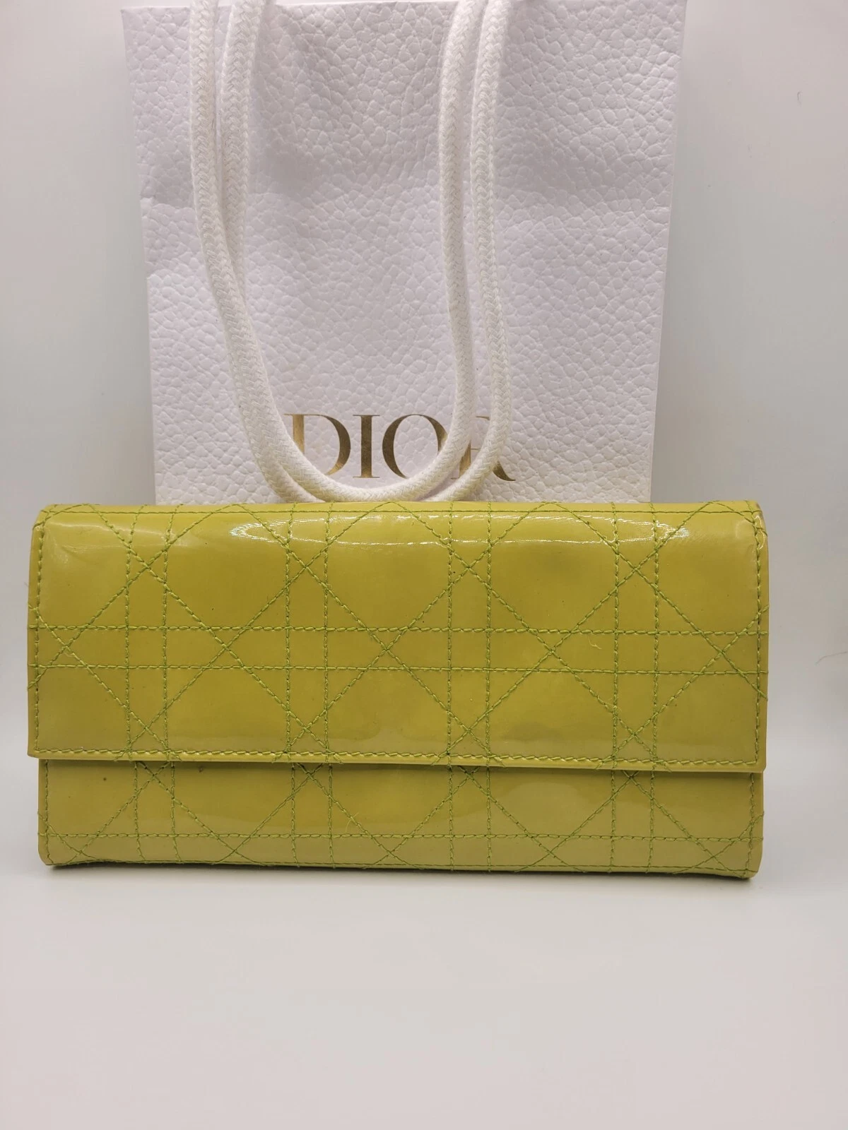 Portefeuille long Lady Dior Lotus cannage jaune fluo cuir de veau verni