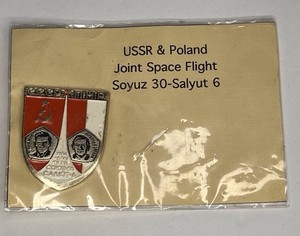 1978 Space Pin Badge Soviet CCCP / Poland Soyuz 30-Salyut 6 Interkosmos Rare NOS
