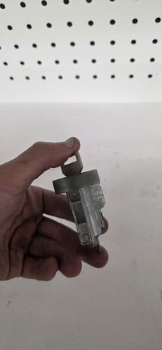 Toyota Supra Mk3 89 Ignition Cylinder & key - Picture 9 of 17