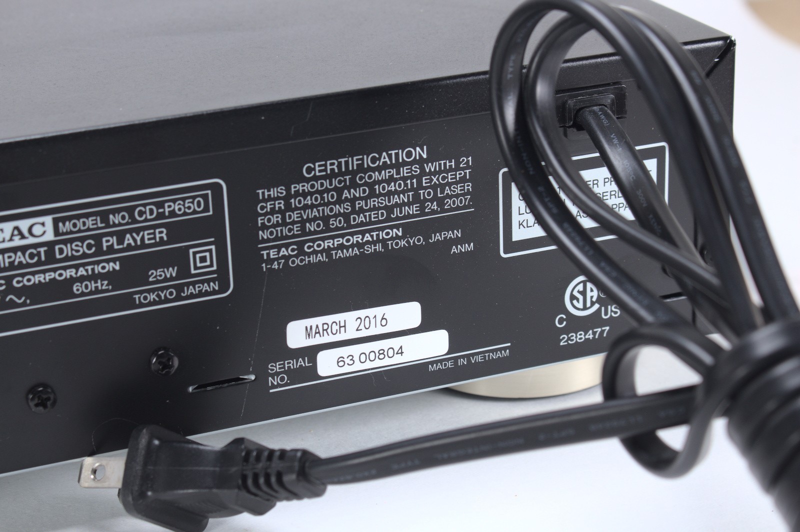 TEAC CD-P650 Compact Disc Player with iPod/USB MP3 w/ Remote