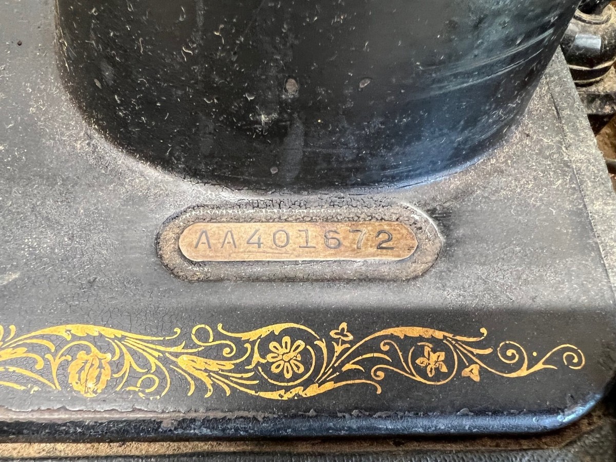 1925 Heavy Duty Vintage Singer 66 Sewing Machine Denim Leather