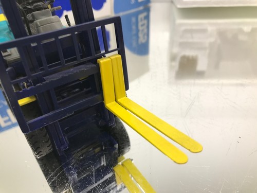 ? KOMATSU FD25-12 DIESEL FORK LIFT TRUCK -YELLOW+GREEN 1:20- GOOD IN BOX - Picture 9 of 10