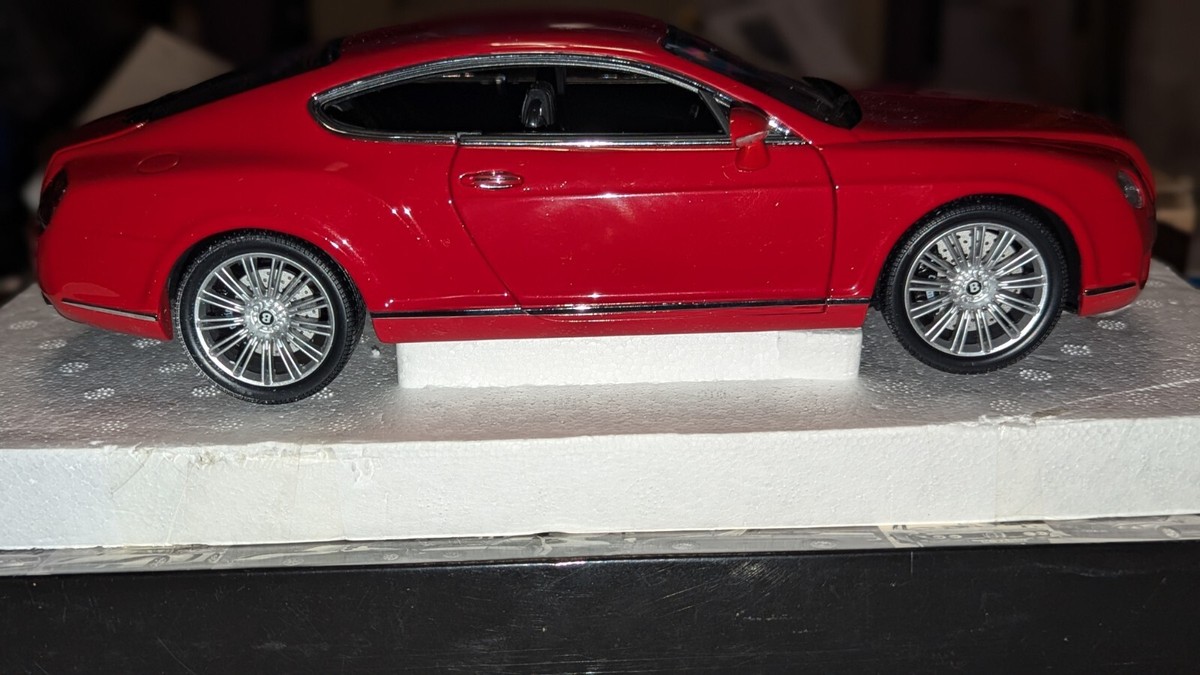 MINICHAMPS 1/18 BENTLEY CONTINENTAL GT IN STUNNING RED 2008 MINT