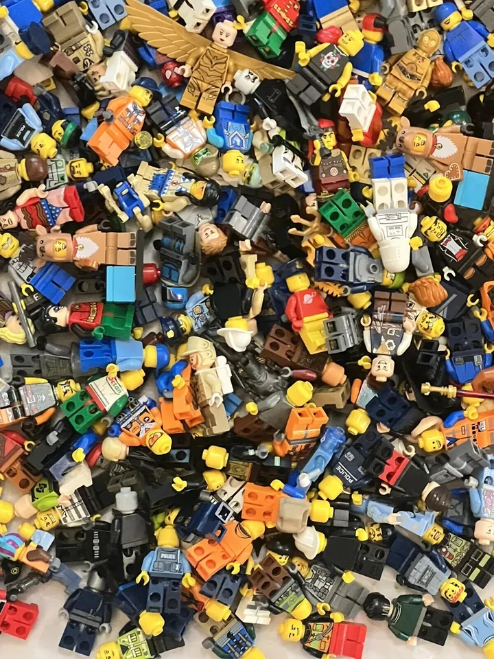 Random 24 x LEGO Minifigures Lot -  Space Marvel City Star Wars Castle Ninjago - Image 3 of 4